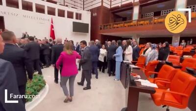 ویدیوی از درگیری شدید نمایندگان در پارلمان ترکیه
