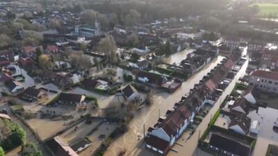 باران شدید خانه‌ها را در شمال فرانسه زیر آب برد + فیلم