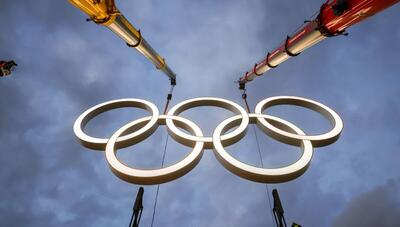 حلقه‌های المپیک در برج ایفل رونمایی شد؛ پاریس آماده میزبانی از جهان