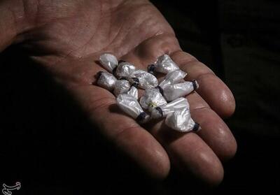 بلعیدن ۱۶۵ بسته مواد مخدر توسط یک قاچاقچی مواد مخدر