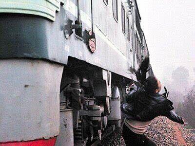 ویدیو هولناک سلفی مرگبار یک زن با قطار +فیلم