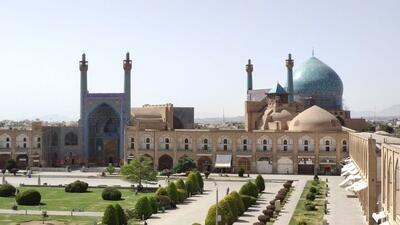 گنبد مسجد امام اصفهان پس از ۱۴ سال از حصار داربست‌ها خارج شد