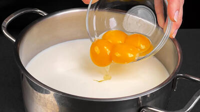 (ویدئو) پنیر نخرید، این پنیر خانگی را با شیر وتخم مرغ در خانه درست کنید!
