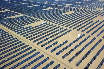 (عکس) بزرگ‌ترین نیروگاه خورشیدی جهان در چین؛ وسعتی بزرگتر از تهران