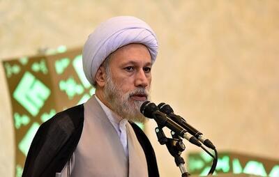 امام جمعه شیراز: رئیس جمهور غیرمعتقد مانند یک غیر هادی در جریان برق است