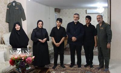 دیدار سردار حاجی‌زاده با خانواده شهیدان خلبان مصطفوی و دریانوش