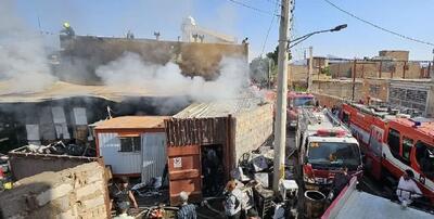 آتش سوزی یک انبار لوازم خانگی در اصفهان