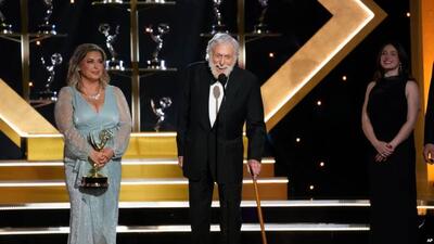 موفقیت تاریخی بازیگر سرشناس آمریکایی؛ دیک ون دایک در ۹۸ سالگی جایزه «امی» گرفت