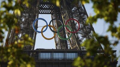 ویدیوها. حلقه‌های پنج رنگ المپیک روی برج ایفل نصب شدند