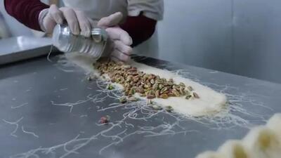 (ویدئو) غذای خیابانی در عراق؛ پخت شیرینی های پرطرفدار در اربیل
