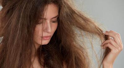 رفع خشکی مو با مواد طبیعی:  ۵ روش خانگی جادویی که موهای خشک را فوری ابریشمی می کند!