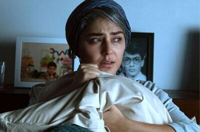 هدی زین‌العابدین و پدرش در اکران فیلم «عطرآلود» | ویدئو