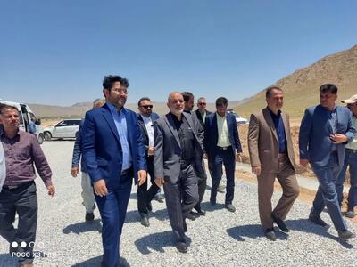 وزیر کشور از پیشرفت راه آهن شهرکرد بازدید کرد