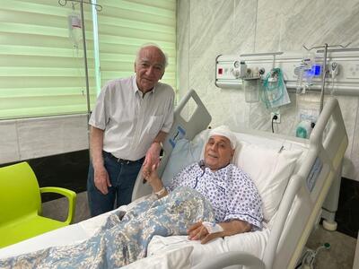 عیادت رضا بنفشه خواه از مجید قناد در بیمارستان