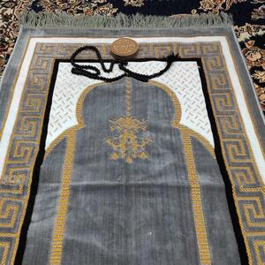 احکام نماز خواندن روی فرش نجس و خشک