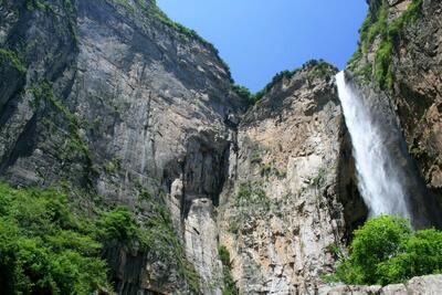 ماجرای تقلبی بودن بلندترین آبشار چین چه بود؟