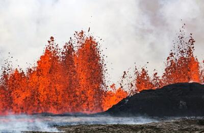 (ویدئو) فوران آتشفشان ایسلند؛ نزدیک شدن گدازه‌ها به شهر گرینداویک