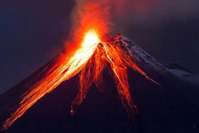 عجیب ترین تصاویر از آتشفشان ایسلند | این گدازه ها همچنان می سوزند! | ویدئو