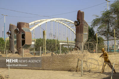 نصب پایه‌های فلزی پل شهدای خدمت در خرمشهر آغاز شد