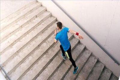 چرا بعد از بالارفتن از پله‌ها تپش قلب می‌گیریم؟
