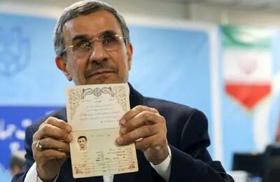 عکس/ استایل و چهره متفاوت احمدی نژاد در خوابگاه دانشجویی