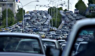 پلیس : روزانه ۲۳۰۰ سال عمر مردم در ترافیک تهران تلف می‌شود / ۷۱ درصد سفر‌ها تک‌سرنشین است