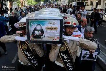حضور فرماندهان بلندپایه نظامی در مراسم تشییع مادر شهید صیادشیرازی + عکس