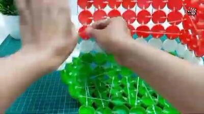 (ویدئو) ساخت کیف دستی به شکل هندوانه از درب بطری پلاستیکی؛ ایده ساخت صنایع دستی