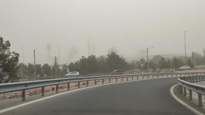 آسمان تهران خاکستری شد + ویدئو | باد شدید و گرد و خاک