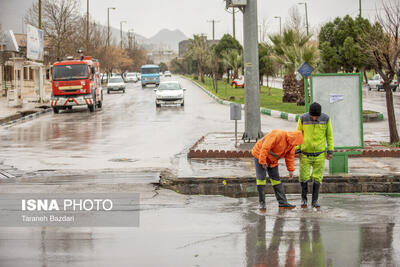 استقرار نیروهای خدمات شهری و امدادی در پی‌ باران بهاری شیراز