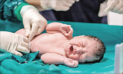 گواهی ولادت به صورت الکترونیکی صادر و به ثبت احوال ارسال می شود