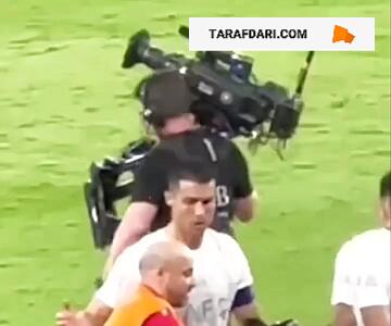 واکنش جالب کریستیانو رونالدو هنگام سلفی با یک عکاس! - پارس فوتبال | خبرگزاری فوتبال ایران | ParsFootball