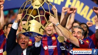 بارسلونا ؛ بالا بردن جام قهرمانی تیم هندبال بارسلونا از سوی لاپورتا در جشن قهرمانی
