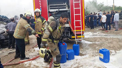 سوختن 50 نفر در آتش سوزی بزرگ کارخانه لاستیک سازی در شهریار + عکس