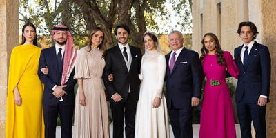ملکه اردن و عروسش واقعا شبیه ملکه‌های دیزنی هستند؛ رانیای 53 ساله مثل الماس در این مراسم درخشید - چی بپوشم