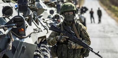 ببینید | اشتباه فاحش سرباز روسی در حین شلیک RPG؛ مجروح کردن هم‌رزم در خط مقدم جنگ با اوکراین