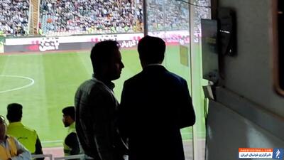در نهایت ممبینی از در دیگری وارد استادیوم شد - پارس فوتبال | خبرگزاری فوتبال ایران | ParsFootball