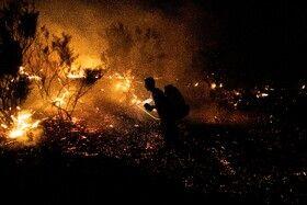 18 ساعت عملیات آتش نشانی برای مهار آتش در مراتع دزفول