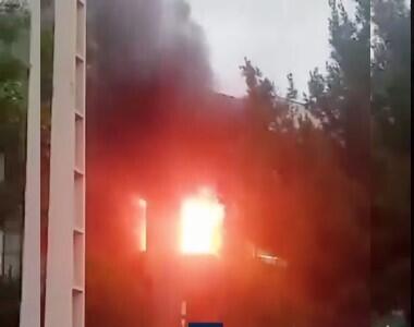 آتش سوزی در ساختمان شهرداری هشتگرد بر اثر برخورد صاعقه | رویداد24