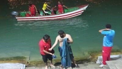 نجات فرد غرق شده در اسکله بندر چابهار