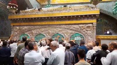 فیلمی از شور و حال زائران هنگام زیارت حرم مطهر امام رضا (ع) + فیلم
