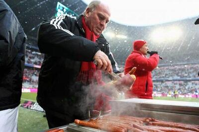 اقدام عجیب آلمانی‌ها برای فروش بیشتر سوسیس در استادیوم‌ها!