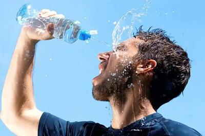 نوشیدن آب فراوان برای پیشگیری از گرمازدگی