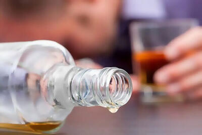 عادت نوشیدن الکل چه بلایی سر عضلات می‌آورد؟