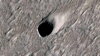 حفره ای در مریخ که به اکتشافات در سیاره سرخ کمک می‌کند