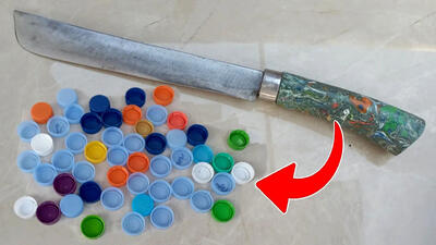 (ویدئو) نحوه ساخت یک دسته چاقوی زیبا با در بطری نوشابه و آب معدنی