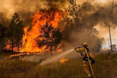 (ویدیو) مهار آتش‌سوزی گسترده در مراتع و جنگل‌های کوهستانی لالی
