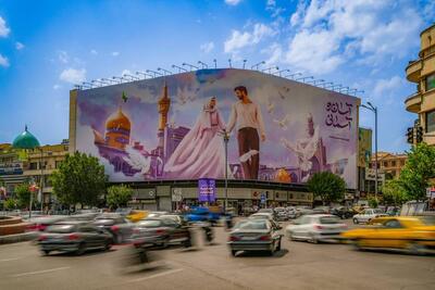 دیوارنگاره جدید میدان انقلاب مزین به شعار «آسان و آسمانی»