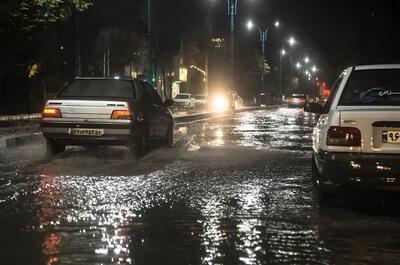 بارش شدید باران و جاری شدن سیلاب در ساوه استان مرکزی (فیلم)