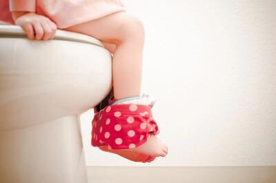 چرا وقتی کودک را از پوشک می گیریم دچار یبوست می شود ؟